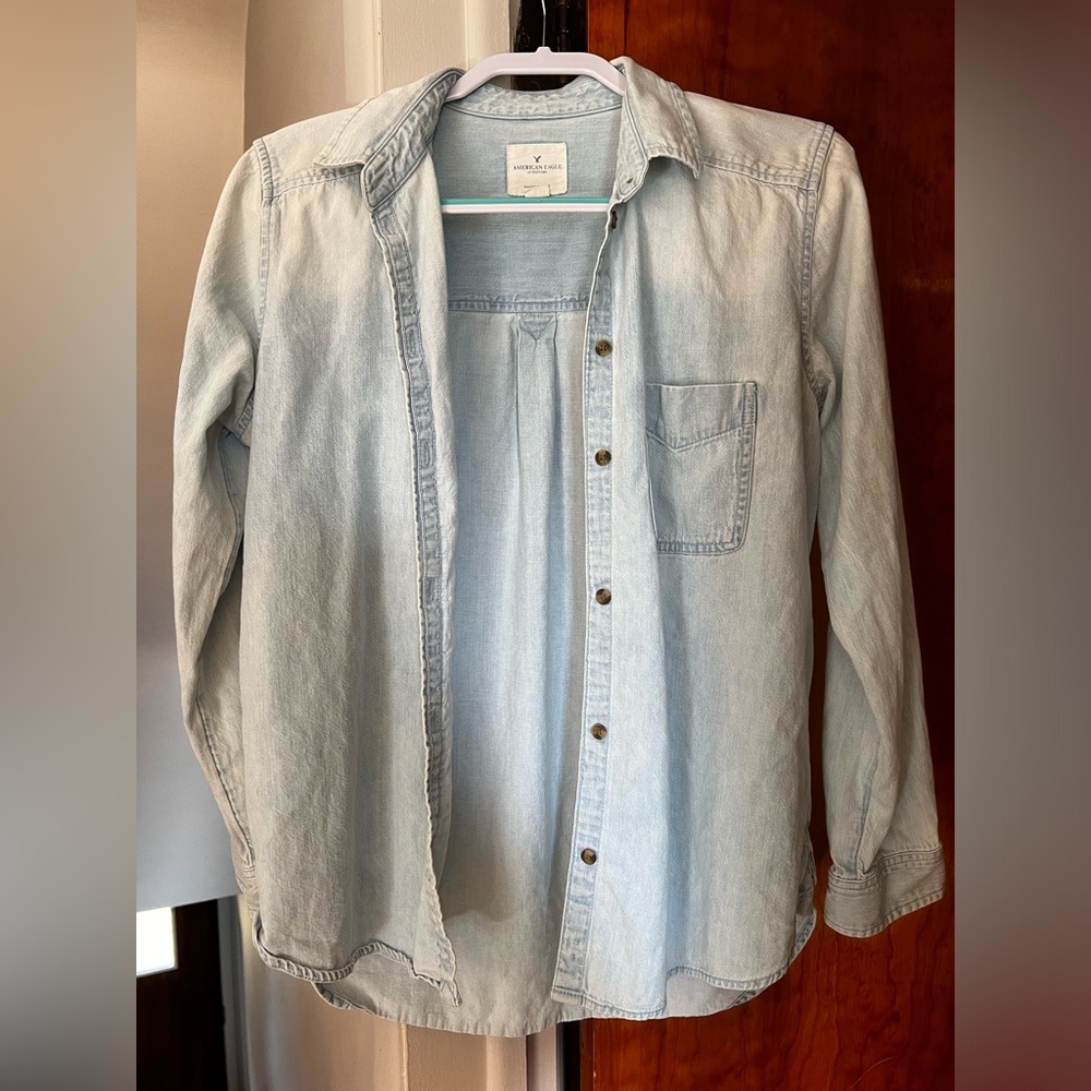 American Eagle Button up Jean Shirt size M
